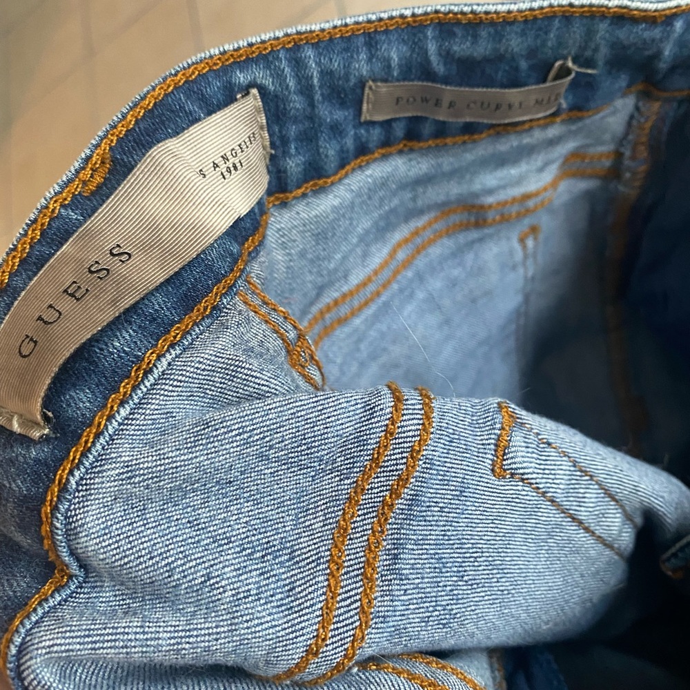 Guess Jeans - Picture 3 of 3